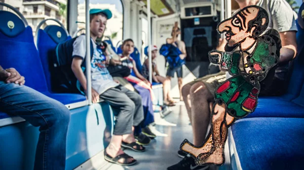 Τάσος Κώνστας: «Mε πονάει όταν περνώ από το Αμφι-Θέατρο του Ευαγγελάτου και βλέπω να πουλάνε μπλουζάκια "I love Greece"»