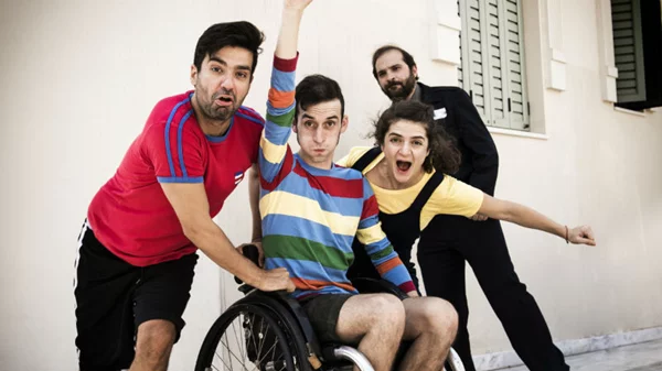 Μορμόλης και Σούπερμαν καταφθάνουν με τη Συντεχνία του Γέλιου