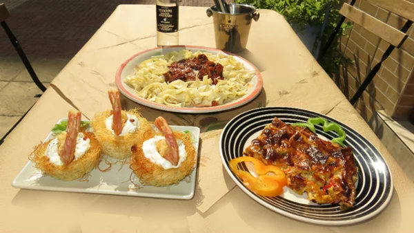 «Ουζερί του Λάκη»: ψαρο-φάση στον πεζόδρομο