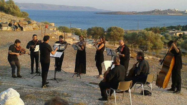 Καμεράτα στο Αρχαίο Θέατρο Θορικού και ρεμπέτικα στο Κερατσίνι με ελεύθερη είσοδο