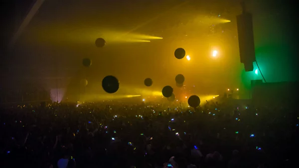 Ακούσαμε τα παραληρηματικά big beats των Chemical Brothers