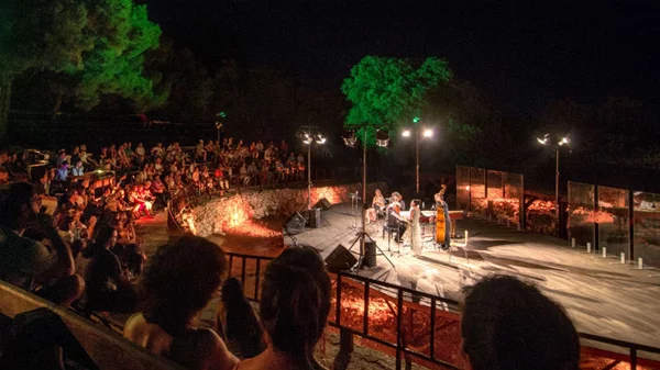 Το μικρό θαύμα των νησιωτικών μουσικών φεστιβάλ: «Samos Young Artists Festival» - «Φεστιβάλ Μουσικής Δωματίου Σαρωνικού»