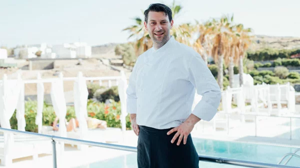 Συναντήσαμε τον Ολιβιέ Καμπανά στη Μύκονο