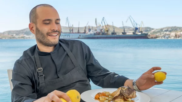 Σύρος: όσα ξεχωρίσαμε στο συναρπαστικό μας σαφάρι σε τραπέζια και μπάρες 