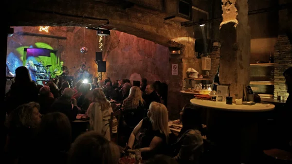 Στο «Χαμάμ» για μυσταγωγικούς αμανέδες