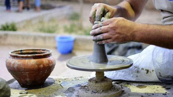 Μαθήματα κεραμικής με τους ειδικούς 