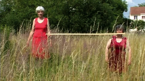 Η Anna Daučíková μιλά για το πώς είναι να είσαι η πρώτη τσεχοσλοβάκα φεμινίστρια και queer καλλιτέχνις 