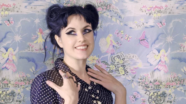 Η Princess Chelsea είναι το πιο μοναχικό κορίτσι της pop