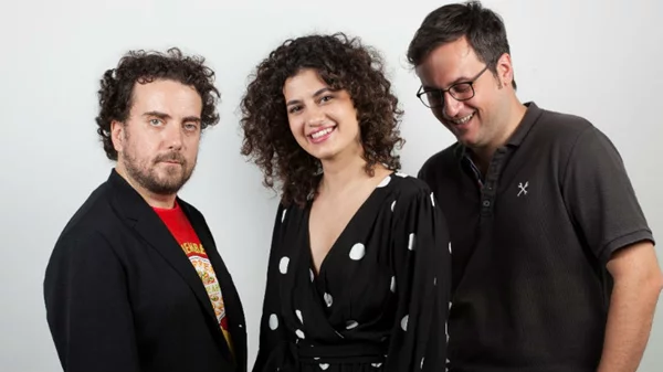 Ρομάντζα με Δρογώση, Βασιλείου και Τσίρκα στο Σταυρό του Νότου Club