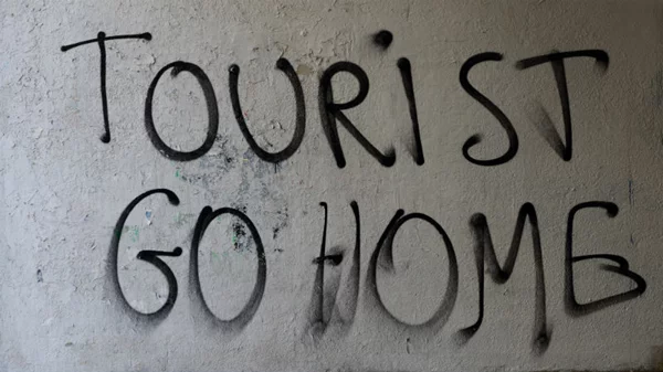 Ο τουρισμός πέθανε