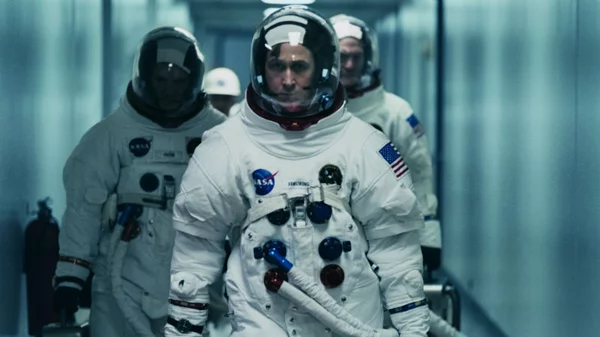 Ο Ντάμιεν Σαζέλ στέλνει τον «Πρώτο Άνθρωπο» στη Σελήνη