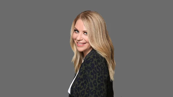 To Open κάνει πρεμιέρα με την Έλλη Στάη