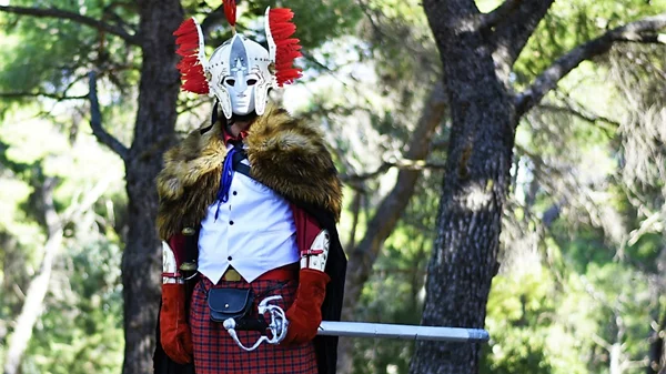 Αυτή είναι η LARP κοινότητα της Αθήνας: Ιππότες, μάγισσες και βαμπίρ ζωντανεύουν την επόμενη gaming εμπειρία