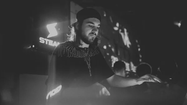 Πάρτι με ανανεωτική techno στο «Steam»