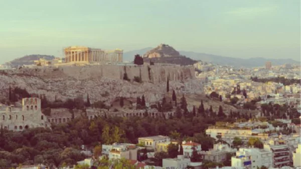 O συγγραφέας Θωμάς Σιταράς ξεφυλλίζει την παλιά Αθήνα