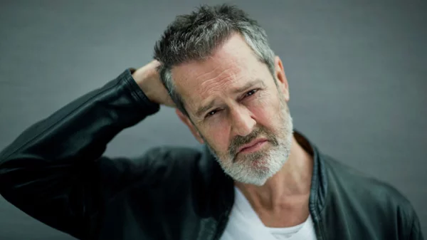 Ρούπερτ Έβερετ: «Ο Όσκαρ Ουάιλντ ήταν ένας παθιασμένος περφόμερ με υπέροχες ατέλειες»