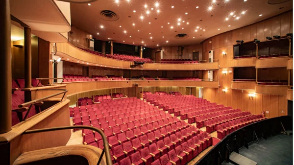 Η Αθήνα έχει ξανά το δικό της Δημοτικό Θέατρο! Δείτε όλο το πρόγραμμα.