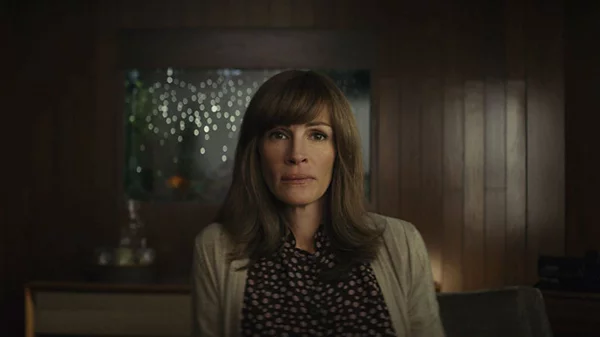 Το «Homecoming» φέρνει χιτσκοκικό αέρα στη μικρή οθόνη