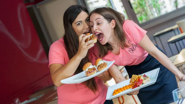 To «Chefi» κάνει κέφι με '80s και '90s party!