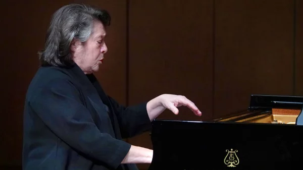 Κατάδυση στη συναισθηματική αλήθεια του Σούμπερτ από την Ελίζαμπετ Λεόνσκαγια