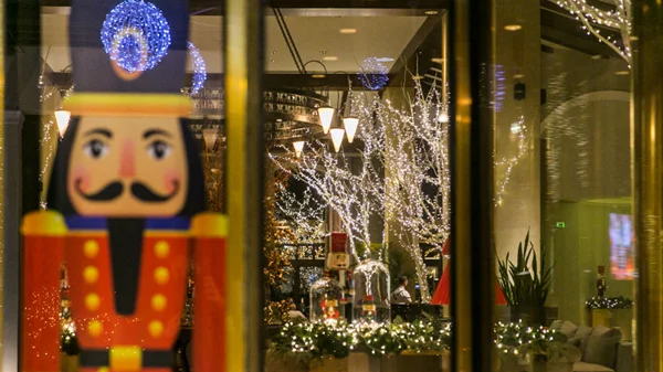 Γιορτινή Θεσσαλονίκη αλά «Hyatt»