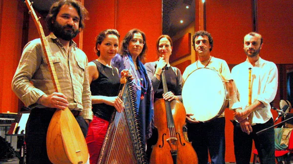 Με τη Μαρία Φαραντούρη «Πέρα από τα σύνορα»