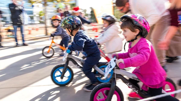 XmasWalkerRace: Μικροί ποδηλάτες σε δράση στο Κέντρο Πολιτισμού Ίδρυμα Σταύρος Νιαρχος 