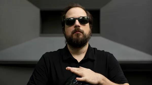 Κάρλος Βερμούτ: «Μου αρέσουν οι γυναίκες που δεν συμμορφώνονται με τους κανόνες»