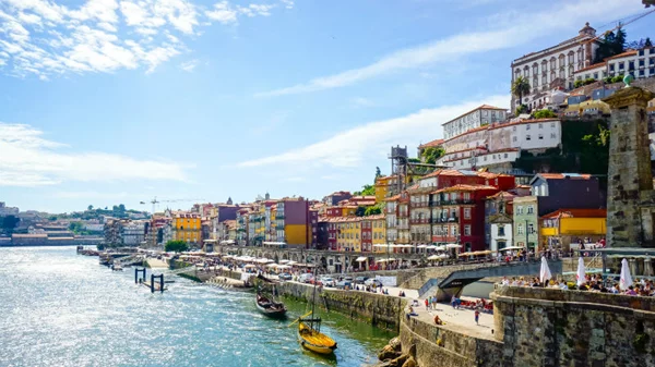 To Πόρτο συνδυάζει παράδοση με αλεγκρία