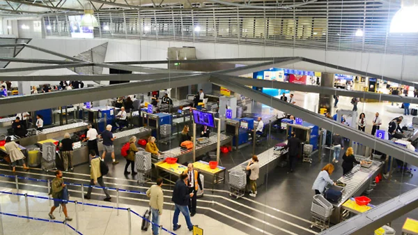 Οι Έλληνες ταξιδεύουν ξανά