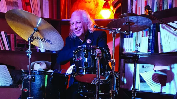 Ο Νίκος Τουλιάτος μιλάει για την πενηντάχρονη καριέρα του