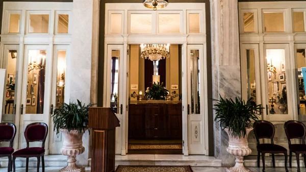 «Foyer Café Bistrot»: Ένα στολίδι στον Πειραιά