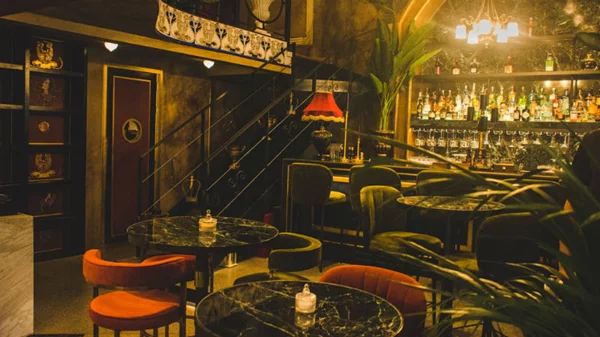 Στο Coviar δίνεις ραντεβού με τον Dorian Grey και τον Sweeney Tod