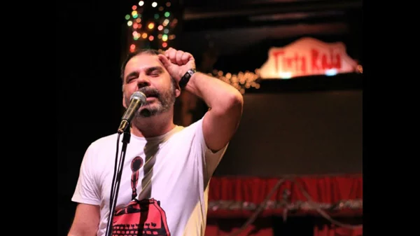 Το Poetry Slam είναι χτύπημα στην ποίηση της ναφθαλίνης