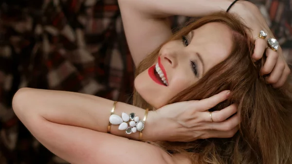 Συνεχίζει τα αρχοντορεμπέτικα η Ηρώ Σαΐα στις «Ρίζες – Κεραμεικός»