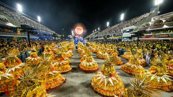 Σκανάρουμε τα προγράμματα των γραφείων και επιλέγουμε καρναβαλικά ταξίδια σε όλο τον κόσμο