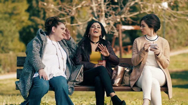 Αυτές είναι οι «Μαμάδες στο παγκάκι»