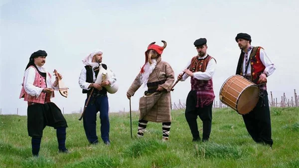 Ξενυχτάμε | Cayetano, The Sexy Christians ή Εβρίτικη Ζυγιά; (21-26/2)