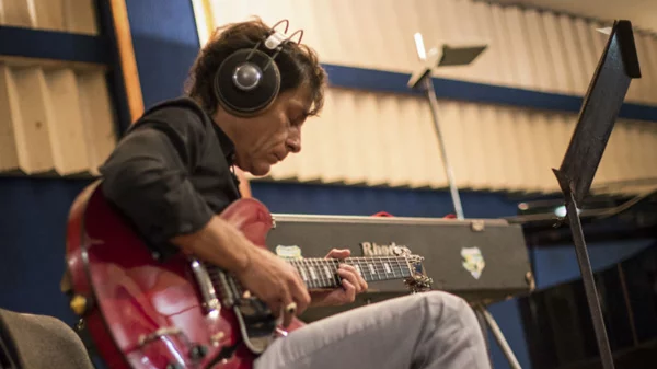 Ο Nicola Conte στο «Νιάρχο» με afro-jazz ρυθμούς και χρώματα