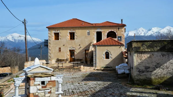 «Μεγάλη Μαντίνεια - Μεγάλο Καφενείο»: Αυτός δεν είναι ένας ξενώνας!