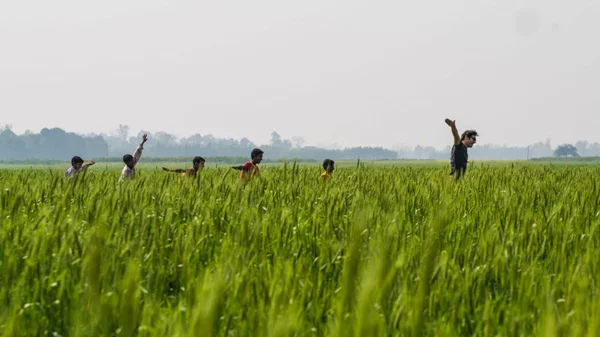 Ένας κόσμος μέσα από τα μάτια τριών χωρών