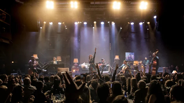 Παράταση για την Νατάσα Μποφίλιου στο «Κρεμλίνο»