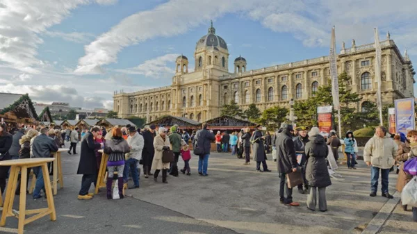 Η Lauda Motion συνδέει Αθήνα και Βιέννη με low cost δρομολόγια
