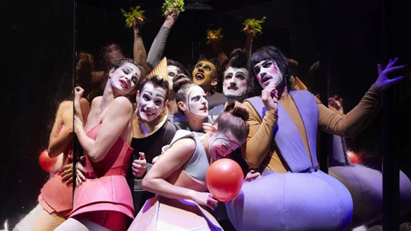 Τα μέλη του THE PASS by Schweppes στην ονειρική ιστορία της «Κωμωδίας των Παρεξηγήσεων»