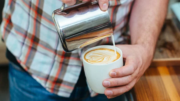 Έξυπνα tips για ζεστά και κρύα ροφήματα με βάση τoν espresso σε συνδυασμό με γάλα