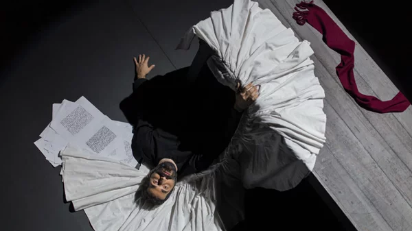 Ο Αλέκος Λούντζης κατάφερε τελικά να απαντήσει στο «Για ποιον λόγο να συνθέσεις ένα λιμπρέτο για τον Μακρυγιάννη σήμερα;» 