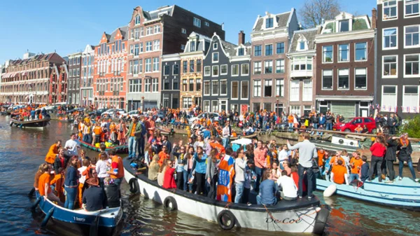 Πάσχα, λεβάντες, φεστιβάλ… Αυτοί οι 10 προορισμοί για τον Απρίλιο τα έχουν όλα! 