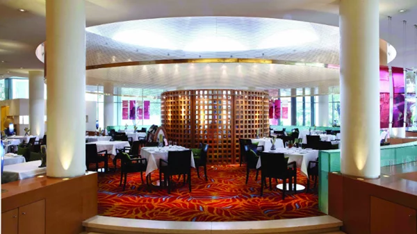 2 αφορμές για βόλτα στο «Hilton»