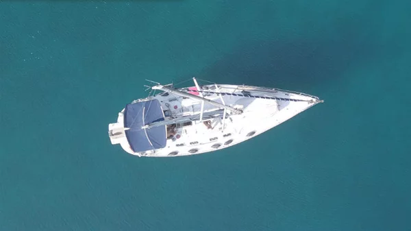 Μοιράσου τη σχέση σου με τη θάλασσα σε ένα πρωτότυπο εικαστικό project εν πλω