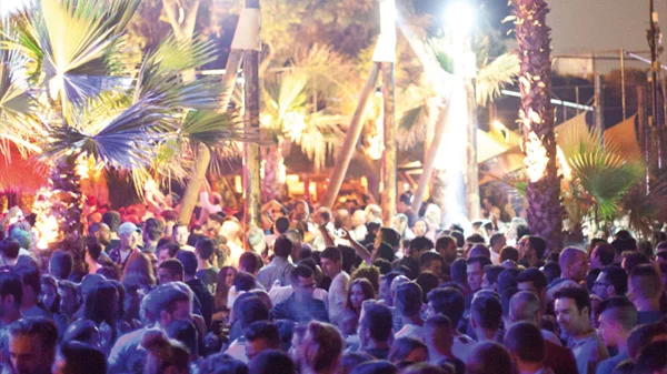 Με πλήρες lineup ανοίγει τη σεζόν το «Bolivar Beach Bar»